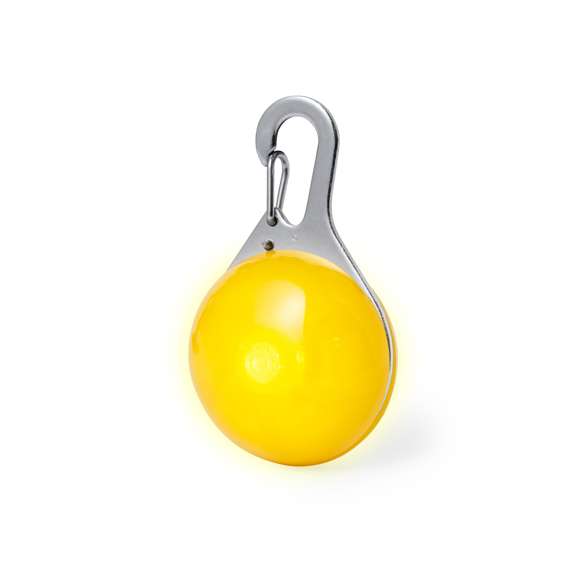 Luz de seguridad para mascotas. Práctico enganche para collar de mascotas con luz intermitente permitiendo una mayor visibilidad. Fácil de colgar gracias a su mosquetón incorporado y con pilas de botón incluidas.