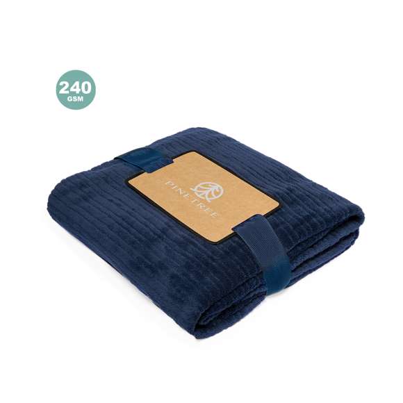 Manta fabricada en poliéster de 240g/m2, muy confortable y de tacto suave y cálido. Disponible en varios colores y presentada en cinta con lámina para fácil impresión, dentro de una bolsa individual reciclada.