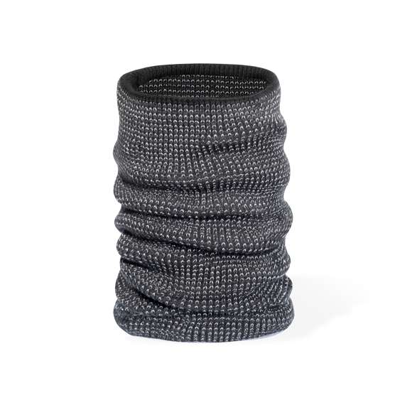 Cálida braga para cuello reflectante de punto de canalé, fabricado en material suave acrílico elástico en combinación con poliéster, e interior en suave polar fleece. Incluye un hilo reflectante entrelazado dentro del tejido para aumentar la visibilidad.