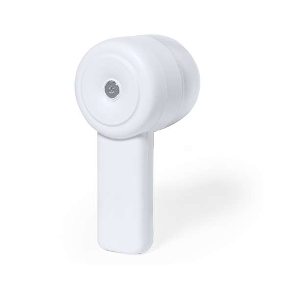 Práctico quita pelusas de mano. De uso cómodo, gracias a su forma ergonómica adaptándose a la mano. Se usa pasando la zona metálica por el tejido para dejar la tela suave. Con compartimento en el cabezal para guardar el exceso y poder limpiarlo fácilmente. Cómodo de transportar y alimentado por 2 pilas AA (no incluidas). Presentado en una caja de diseño kraft, con manual español e inglés en el interior.