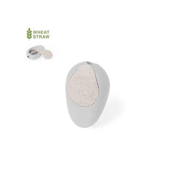 Original sacapuntas fabricado en caña de trigo. Práctico sacapuntas de bolsillo de inspiración natural por su forma de piedra pulida con práctica tapadera fabricada en fibra de trigo, cómodo de usar y guardar. La caña de trigo fomenta la utilización de materias primas naturales, reduciendo así las emisiones contaminantes.