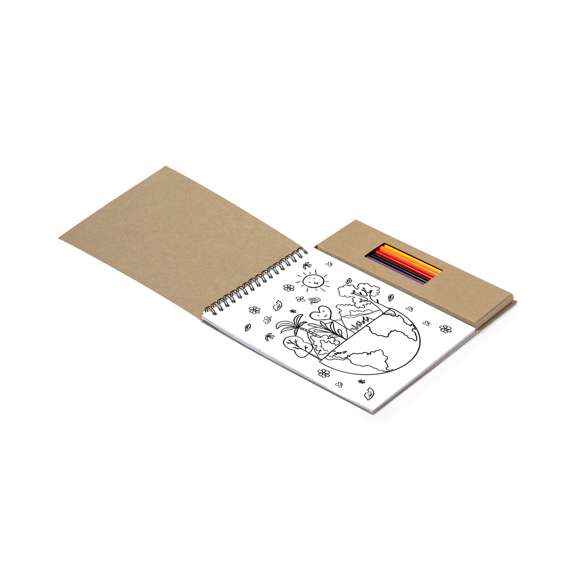 Fantástico set de lápices y bloc hecho en cartón reciclado. Contiene estuche con ventana de 8 lápices con cuerpo hexagonal de variados colores y un bloc de notas de anillas con 6 hojas de motivos naturales y 18 páginas en blanco.