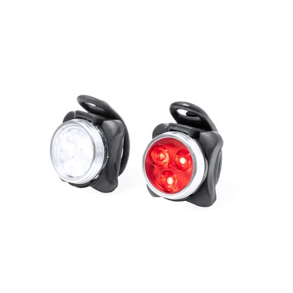 Kit de luces de seguridad para bicicleta fabricadas en silicona y ABS. Este conjunto consta de dos piezas: una luz blanca para el frontal y otra luz roja para la parte trasera, mejorando la visibilidad. Equipadas con tres potentes LEDs, que ofrecen 4 modos de iluminación: fijo de intensidad alta o media, e intermitente rápido o lento. Recargable gracias a su batería de 650 mAh de capacidad, con cable de carga incluido. Con accesorios de acople válidos para cualquier bicicleta y presentado en caja de diseño kraft.