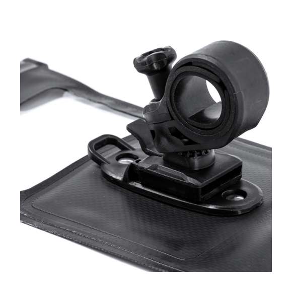 Funda táctil para smartphone diseñada para bicicletas. Fácil de enganchar a cualquier manillar mediante un tornillo de montaje sencillo y gomas de presión. La funda cuenta con un clip de enganche y viene presentada en una bolsa individual reciclada.