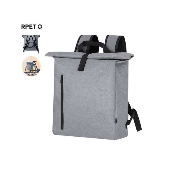 Mochila para bicicleta fabricada en resistente RPET 600D. Versátil y con cierre de hebilla, incluye un práctico bolsillo frontal con cremallera. En su parte trasera cuenta con enganches específicos universales para bicicleta, garantizando una mayor comodidad y seguridad en los desplazamientos. Además, dispone de un asas acolchadas y ajustables para los hombros, para así transportarla con mayor confort cuando se desacopla de la bicicleta. Etiqueta exterior con logotipo RPET.El material RPET se elabora a partir de plástico reciclado, para así fomentar la reutilización de residuos plásticos y ayudar a la sostenibilidad del planeta.