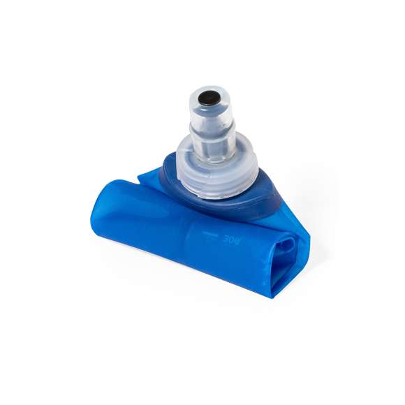 Bidón plegable de 500 ml, práctico y versátil. Su cuerpo flexible de acabado mate permite plegarlo para un almacenamiento cómodo y sencillo. Incluye un dosificador con tapón, y está libre de BPA.