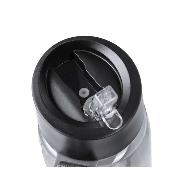 Bidón de 800 ml fabricado en resistente RPET y cuerpo de acabado transparente en variada gama de colores. Tapón negro de rosca, con dosificador y dosificador plegable. Con cinta de transporte a juego y mosquetón metálico para un cómodo transporte. Disponible en variada gama de colores.El material RPET se elabora a partir de plástico reciclado, para así fomentar la reutilización de residuos plásticos y ayudar a la sostenibilidad del planeta.
