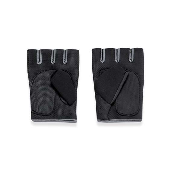 Guantes deportivos fabricados en suave poliéster y licra de neopreno, cuya combinación de tejidos crea una segunda piel que se adapta a la mano. cuentan con un cierre en la muñeca mediante velcro. Estos guantes son cómodos para cualquier disciplina gracias a su alta transpirabilidad, que se logra mediante el diseño de dedos al aire y los disipadores de calor en la parte superior, que además presentan un acabado rugoso para un óptimo agarre. Disponibles en color negro y con costuras en gris, en tallas S-M y L-XL. Presentados en una bolsa reciclada.