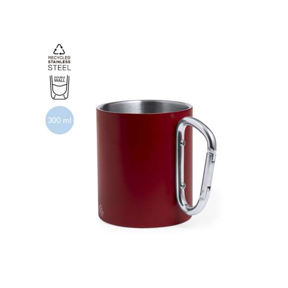 Taza doble pared en Acero Inox Reciclado de 300 ml. Con asa en forma de mosquetón para fácil transporte y cuerpo en variados colores mate. Presentada en caja de diseño kraft.El acero es uno de los materiales más demandados y que puede encontrarse casi en todas partes, desde productos de uso diario a grandes construcciones. Con innumerables propiedades, entre las que cabe destacar la durabilidad y su alto grado de reutilización, convirtiéndolo en una alternativa muy valorada en soluciones de sostenibilidad. Debidamente tratado, permite obtener nuevos recursos de infinita utilización.