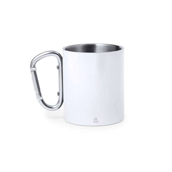Taza doble pared en Acero Inox Reciclado de 300 ml. Con asa en forma de mosquetón para fácil transporte y cuerpo en variados colores mate. Presentada en caja de diseño kraft.El acero es uno de los materiales más demandados y que puede encontrarse casi en todas partes, desde productos de uso diario a grandes construcciones. Con innumerables propiedades, entre las que cabe destacar la durabilidad y su alto grado de reutilización, convirtiéndolo en una alternativa muy valorada en soluciones de sostenibilidad. Debidamente tratado, permite obtener nuevos recursos de infinita utilización.
