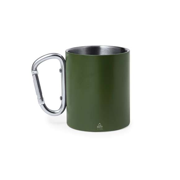 Taza doble pared en Acero Inox Reciclado de 300 ml. Con asa en forma de mosquetón para fácil transporte y cuerpo en variados colores mate. Presentada en caja de diseño kraft.El acero es uno de los materiales más demandados y que puede encontrarse casi en todas partes, desde productos de uso diario a grandes construcciones. Con innumerables propiedades, entre las que cabe destacar la durabilidad y su alto grado de reutilización, convirtiéndolo en una alternativa muy valorada en soluciones de sostenibilidad. Debidamente tratado, permite obtener nuevos recursos de infinita utilización.