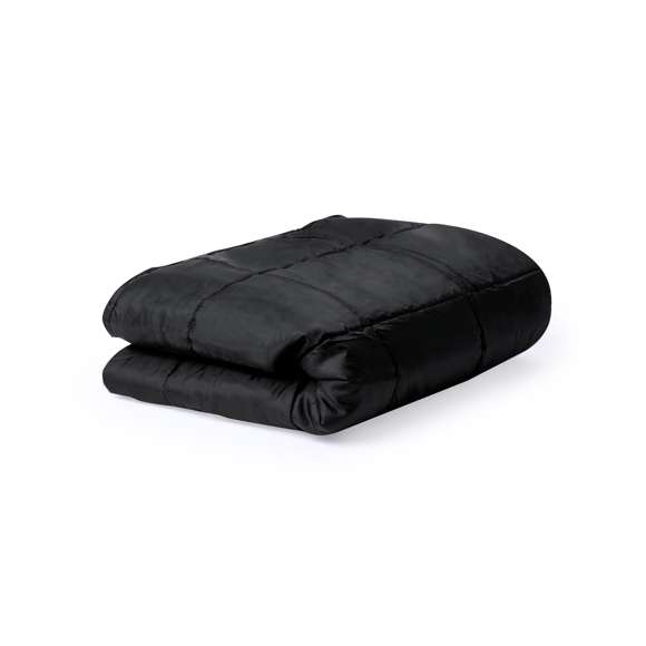 Manta de picnic premium fabricada en resistente poliéster 190T RPET y acabado en negro. Plegable, con funda ajustable de autocierre en poliéster 190T RPET. En tamaño 120x150 cm, de fácil plegado y tamaño compacto, con logotipo RPET.El material RPET se elabora a partir de plástico reciclado, para así fomentar la reutilización de residuos plásticos y ayudar a la sostenibilidad del planeta.