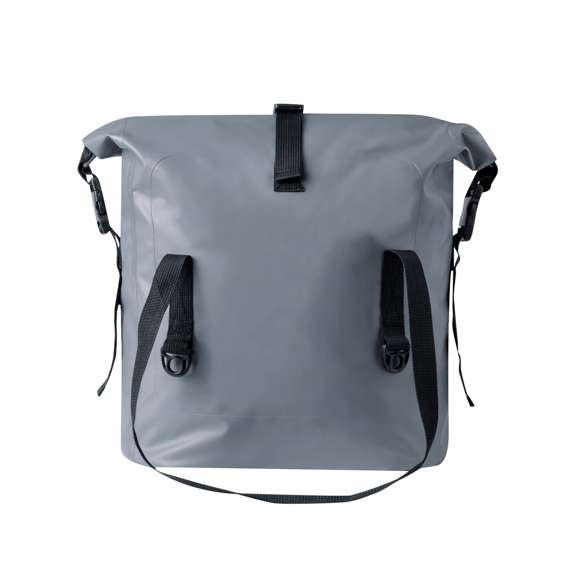 Bolso impermeable de 25L de capacidad, confeccionado en resistente PVC. Compartimento principal con triple cierre de hebilla, con asas para un cómodo transporte. En elegante color gris con detalles en negro y presentado en bolsa individual reciclada.