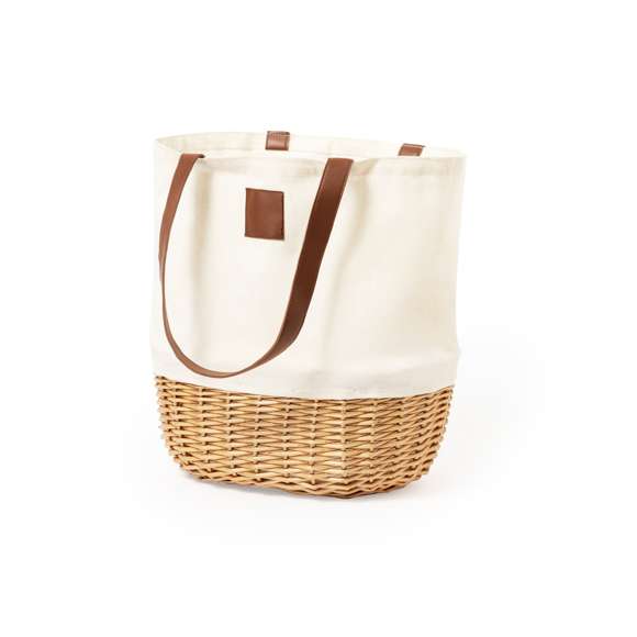 Eleva el estilo de tus picnics con esta cesta elegante y retro. Elaborada en mimbre y algodón de acabado natural, cuenta con una resistente asa de transporte en polipiel. Diseñada para 2 personas, incluye 2 copas, 2 cuchillos, 2 cucharas, 2 tenedores, 2 platos y dos servilletas de tela. Se presenta de manera individual en una bolsa reciclada.