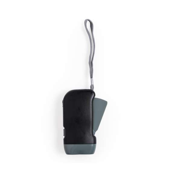 Linterna eco-amigable con 2 LEDs de carga manual mediante la dinamo incorporada; simplemente apretando el gatillo con una mano se genera energía, ofreciendo una fuente de luz sin generar residuos. En elegante color negro y gris, incluyeendo una cinta de transporte para mayor comodidad. Presentada en caja de diseño kraft.