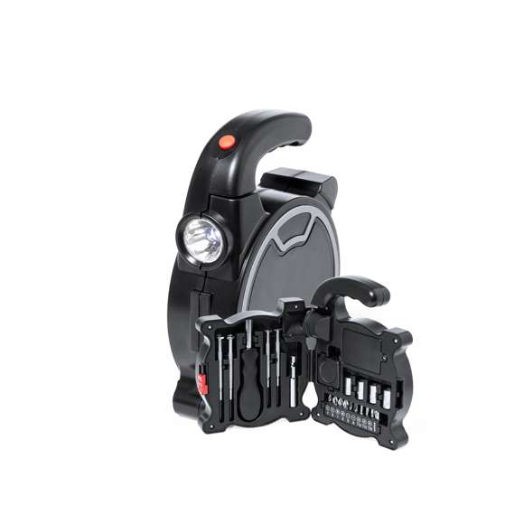 Set de herramientas en estuche de ABS con linterna incorporada y mango ergonómico, provisto con 4 Leds alimentados por 3 pilas AAA (no incluidas). Dispone de 21 accesorios en su interior: destornilladores de precisión (planos y philips), mango multifunción para cabezales compatibles (philips, planos, estrella, adaptador), llaves de tubo y flexómetro. Presentado en caja de diseño kraft.