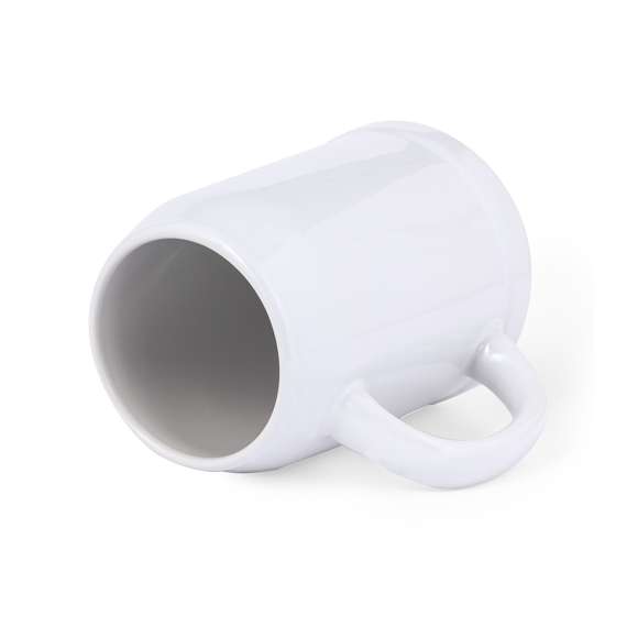 Jarra de cerámica en elegante acabado blanco para los más cerveceros, de 700 ml de capacidad y con cómoda asa. Especialmente diseñada para el marcaje en sublimación y presentada en caja individual kraft.