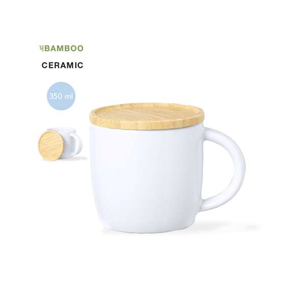 Taza de cerámica con 350 ml de capacidad. Distinguido diseño que combina cerámica con una tapadera de bambú de doble función, sirviendo tanto como tapadera como posavasos. Disponible en elegantes colores blanco y negro. Presentada en caja individual acabado kraft.Materiales como el bambú fomentan la utilización de materias primas naturales, reduciendo las emisiones contaminantes. Proviene de una planta de gran resistencia y versatilidad, con crecimiento y regeneración rápidos, siendo una excelente alternativa al uso de madera tradicional.