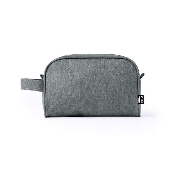 Neceser multiusos en resistente 600D RPET. Con cierre de cremallera y tirador metálico. Disponible en variada gama de elegantes colores, con logotipo RPET en etiqueta exterior.El material RPET se elabora a partir de plástico reciclado, para así fomentar la reutilización de residuos plásticos y ayudar a la sostenibilidad del planeta.