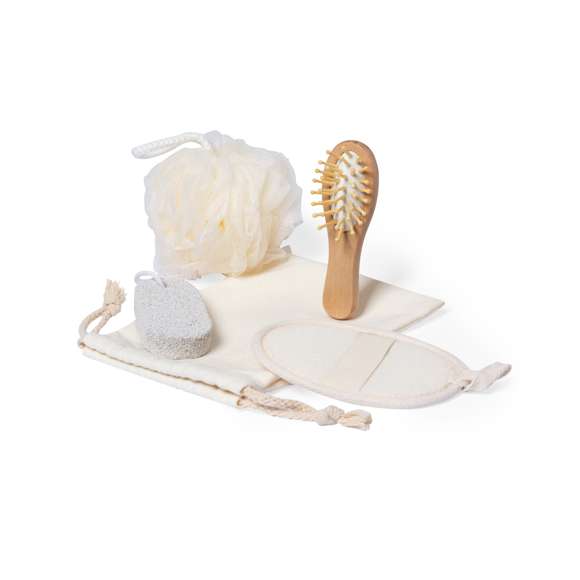 Completo set de baño con 4 accesorios. Practica bolsa de algodón de autocierre que incluye: cepillo para pelo fabricado en suave madera con cerdas a juego, suave esponja, esponja exfoliante adaptable a la palma de la mano y piedra pómez.
