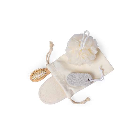 Completo set de baño con 4 accesorios. Practica bolsa de algodón de autocierre que incluye: cepillo para pelo fabricado en suave madera con cerdas a juego, suave esponja, esponja exfoliante adaptable a la palma de la mano y piedra pómez.
