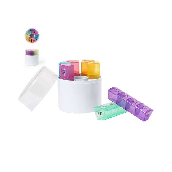 Compacto pastillero semanal. Estuche en forma de cilindro con 7 compartimentos diferenciados por colores y siglas para identificar rápidamente el día de la semana. Cada compartimento está dividido en 4 casillas independientes correspondientes a cada parte del día. Presentado individualmente en bolsa reciclada.