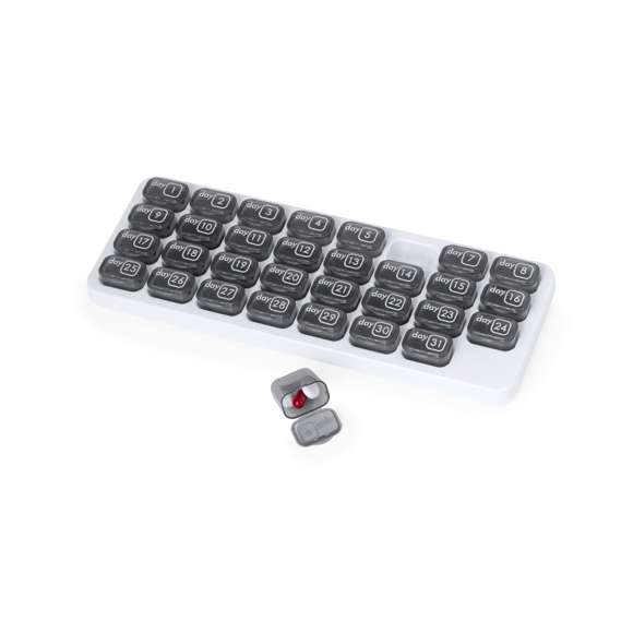 Original pastillero mensual fabricado en resistente PP. Organizador de 31 casillas independientes y extraíbles para guardar día a día todos los comprimidos necesarios. Elegante base blanca y casillas de color gris con el día del mes marcado. Presentado en bolsa individual.