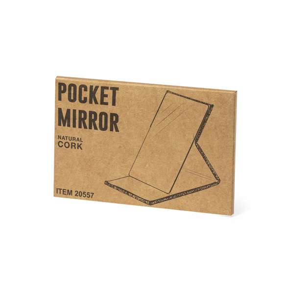 Espejo plegable 1X fabricado en corcho. Práctico espejo portátil recubierto de suave corcho con solapa para proteger el cristal y función de soporte para apoyarlo cómodamente. Presentado en una caja individual de diseño kraft.