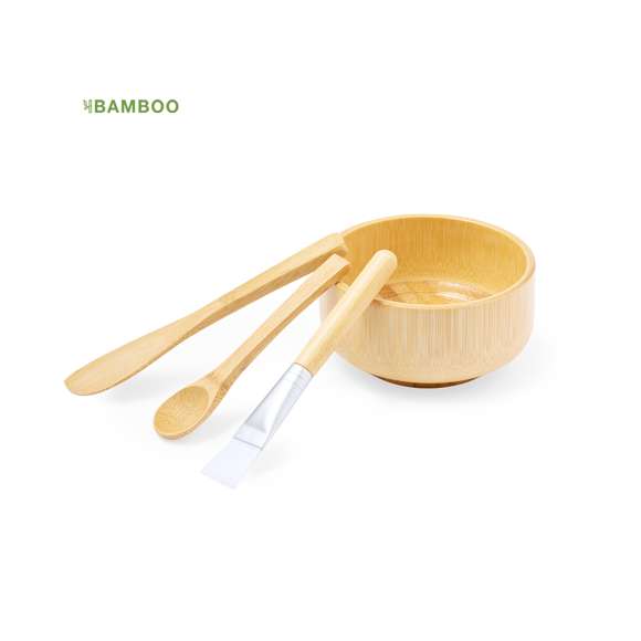 Completo set de mascarilla fabricado en bambú, ideal para una correcta aplicación de la mascarilla facial . Compuesto por 4 piezas: cuenco de elegante diseño, cuchara, paleta y brocha de suaves cerdas. Fácil de limpiar y presentado individualmente en caja de diseño kraft.
