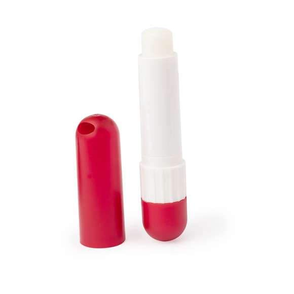 Set de bálsamo labial y protector solar. Práctico complemento con doble función y cómodo de transportar por su tamaño. Un extremo con bálsamo labial SPF15 y el otro extremo con protector solar SPF30 de agradable aroma a vainilla. Dermatológicamente testado y disponible en variada gama de colores. Presentado individualmente en una bolsa reciclada.