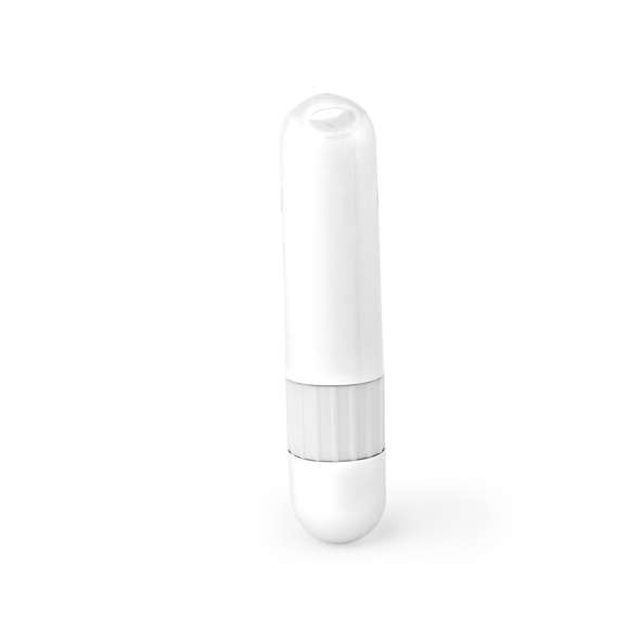 Set de bálsamo labial y protector solar. Práctico complemento con doble función y cómodo de transportar por su tamaño. Un extremo con bálsamo labial SPF15 y el otro extremo con protector solar SPF30 de agradable aroma a vainilla. Dermatológicamente testado y disponible en variada gama de colores. Presentado individualmente en una bolsa reciclada.