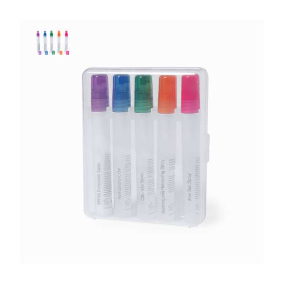 Excelente set de protección solar, muy completo y cómodo de transportar. Contiene 5 sprays, cada uno de ellos identificado y con vaporizador de un color diferente: protección solar SPF30, crema hidratante para después de tomar el sol, gel hidroalcohólico, citronela y solución para aliviar el escozor producido por las picaduras. Dermatológicamente testado y presentado en un resistente estuche de plástico transparente.