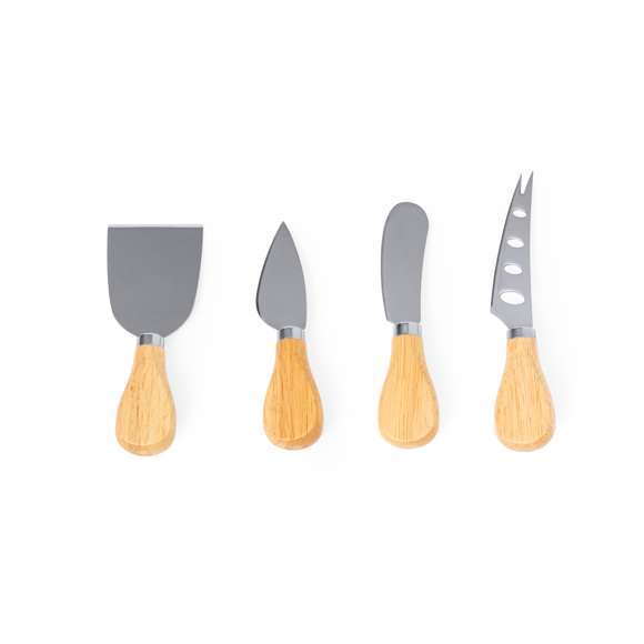 Set de quesos fabricado en madera. Utensilios fabricados en acero inox y mango de madera, con cuatro modelos diferentes: para quesos duros, quesos blandos, quesos semiduros y quesos en trozos. Presentados en original estuche de cartón reciclado, con interior troquelado para cada accesorio.