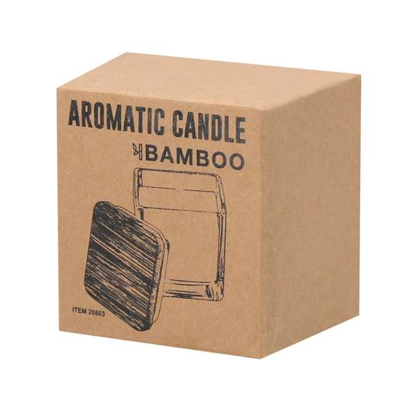 Vela aromática con perfume vainilla. Viene en tarro de cristal transparente, de forma cuadrada y con tapadera en bambú. Presentada en caja individual de diseño kraft. Materiales como el bambú fomentan la utilización de materias primas naturales, reduciendo las emisiones contaminantes. Proviene de una planta de gran resistencia y versatilidad, con crecimiento y regeneración rápidos, siendo una excelente alternativa al uso de madera tradicional.