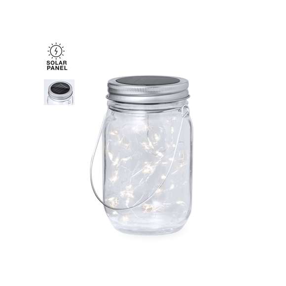 Original lámpara tarro solar, fabricada en resistente material cristal y con una tira interior decorativa de 20 LEDs. Incluye tapadera a rosca metálica con minipanel solar de recarga integrado y una batería recargable de 300 mAh. Con práctica asa para transportar o colgar, y presentada en caja individual de diseño kraft.