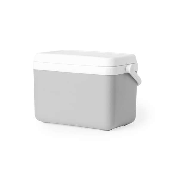 Nevera fabricada en PP de 4L. Atractivo diseño vintage para mantener bebidas y alimentos fríos, de diseño rígido con doble pared. Tapadera de bisagra con cierre de seguridad y asa rígida para un fácil transporte. Con base de color gris y accesorios en blanco. Presentada individualmente en bolsa reciclada.
