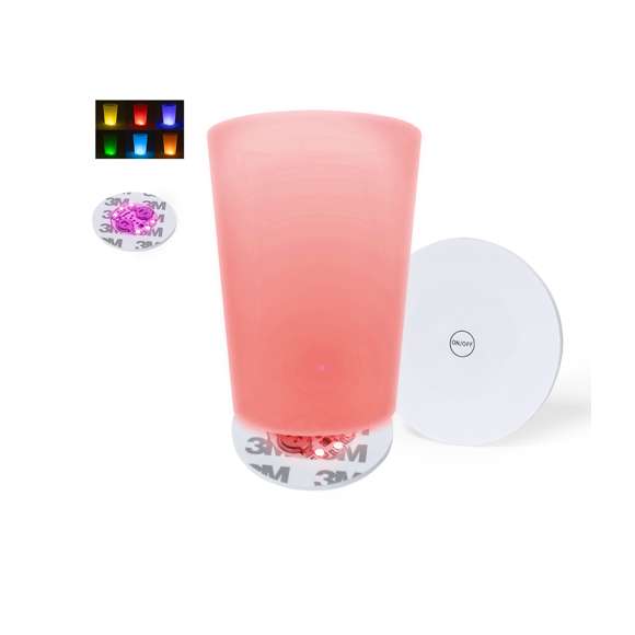 Original posavasos con 6 LEDs para iluminar las bebidas. Con botón en la base y diferentes posiciones de iluminación: en colores fijos o variados. Se fija a la base de cualquier bebida con cinta autoadhesiva y está alimentado por dos pilas de botón (incluidas).