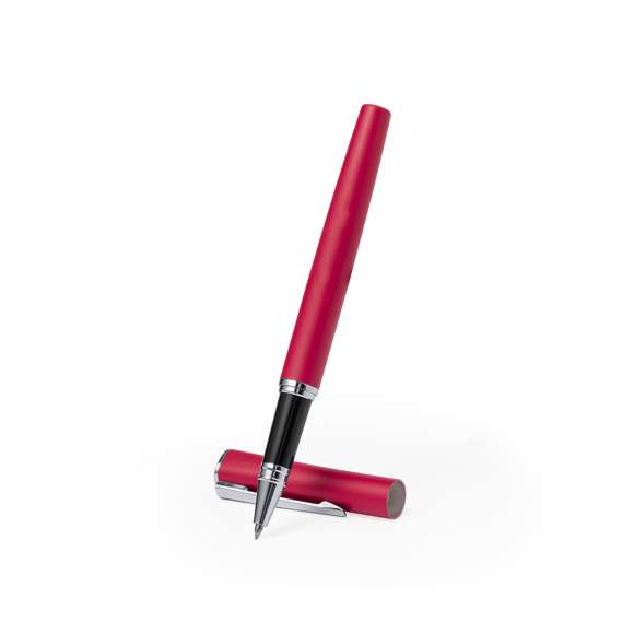 Roller de capucha fabricado en aluminio. De alegre diseño bicolor, con cuerpo de suave acabado en llamativos colores y accesorios en color plateado brillante. En tinta gel azul y presentado individualmente en bolsa reciclada.