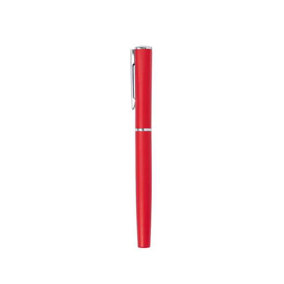 Roller de capucha fabricado en aluminio. De alegre diseño bicolor, con cuerpo de suave acabado en llamativos colores y accesorios en color plateado brillante. En tinta gel azul y presentado individualmente en bolsa reciclada.