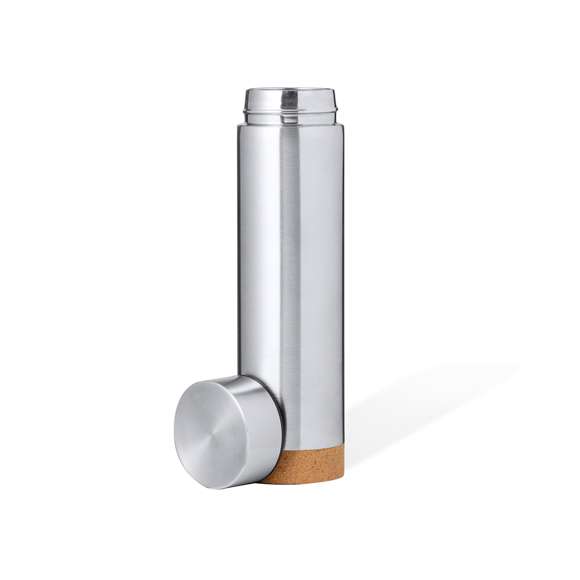 Termo en acero inox de 470 ml de capacidad con base de corcho. Con doble pared para mejor y más duradera conservación de la temperatura. Infusor incluido y sistema de apertura fácil a rosca. Disponible en variada gama de colores y presentado en atractiva caja de diseño kraft.Elaborado con elementos vegetales para así fomentar la utilización de materias primas naturales y reducir las emisiones contaminantes.