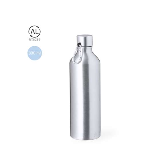 Bidón de Aluminio Reciclado de 800 ml de capacidad. De acabado mate, con tapón a rosca con mosquetón metálico para un fácil transporte y libre de BPA. Disponible en elegantes colores brillo. Presentado en caja individual de diseño kraft. El Aluminio Reciclado es un material con posibilidades de reciclaje casi infinitas, sin perder sus propiedades originales y consumiendo menos energía en este proceso.Certificación GRS (Global Recycled Standard / Estándar de Reciclaje Global), que garantiza el origen reciclado del material usado para fabricar el producto.