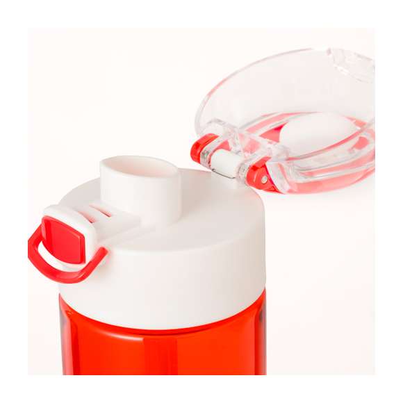 Bidón fabricado en Tritan de 650 ml de capacidad. Ingeniosa tapadera con resorte de fácil apertura pulsando el botón frontal, con cierre de seguridad. Sellado óptimo de tapón a rosca y asa para un cómodo transporte. Disponible en variada gama de colores y presentado en una caja individual de diseño kraft.