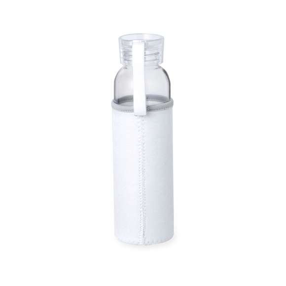 Bidón de 500 ml de capacidad. Cuerpo fabricado en cristal, con tapón a rosca y práctica asa de silicona para un fácil transporte. Incluye funda de soft shell a juego. Disponible en variada gama de colores y presentado en caja individual de atractivo diseño kraft.