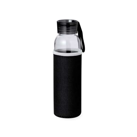 Bidón de 500 ml de capacidad. Cuerpo fabricado en cristal, con tapón a rosca y práctica asa de silicona para un fácil transporte. Incluye funda de soft shell a juego. Disponible en variada gama de colores y presentado en caja individual de atractivo diseño kraft.