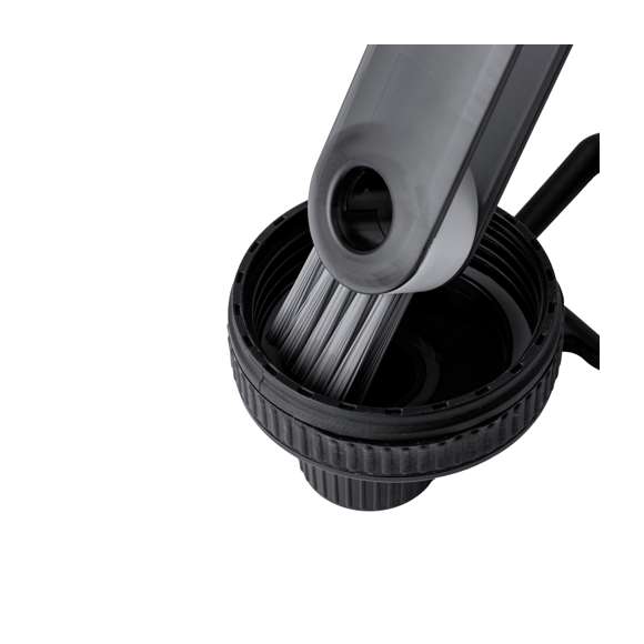 Práctico cepillo limpiador todo en uno, especialmente diseñado para bidones, termos, tazas, vasos y artículos similares. Incluye 3 cepillos con diferentes tipos de cerdas, ideales para la correcta limpieza de las partes de difícil acceso de los recipientes. Fabricado en resistente material ABS, con zona lisa para marcaje y presentado en caja individual de diseño kraft.