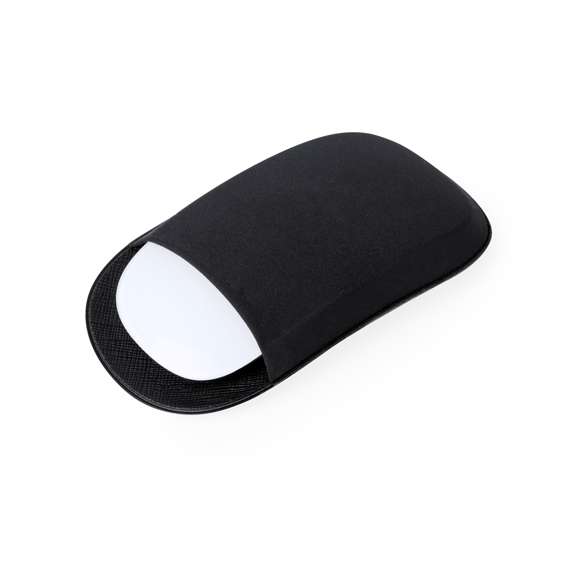 Práctica funda para diferentes accesorios confeccionada en flexible licra de color negro. Con adhesivo 3M, de fijación extra fuerte y libre de residuos al despegarlo del dispositivo.