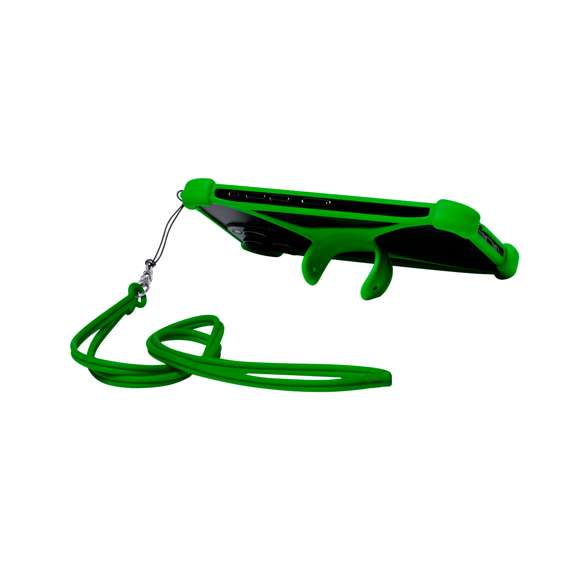 Práctico lanyard fabricado en resistente silicona. Incluye un accesorio para el móvil a juego, reforzado en las esquinas y con un soporte desplegable en la parte posterior. Con mosquetón metálico giratorio y disponible en variada gama de colores.