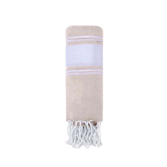 Suave pareo toalla en 100% algodón reciclado de 180g/m2. Disponible en variada gama de colores en tono bicolor. Logotipo en etiqueta lateral. Presentado individualmente en bolsa.