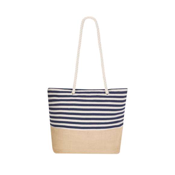 Bolsa fabricada en resistente algodón de 450g/m2 y base de yute. De acabado cosido, cierre de cremallera, con distinguido diseño a rayas blancas y azules. Asas largas hechas en algodón de color blanco en forma de cuerda reforzadas con argollas. Resistencia hasta 13kg de peso.