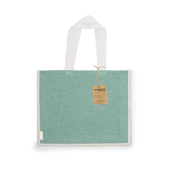 Bolsa en material 100% algodón reciclado de 140 g/m2 en combinación con el yute. Asas largas de 70cm con refuerzo, de acabado cosido y fuelle de yute. Logotipo en etiqueta lateral y resistencia hasta 8 kg de peso. Disponible en variada gama de colores nature con base de color natural.